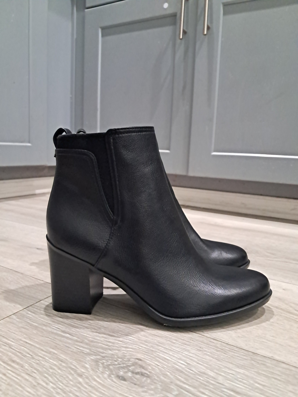 Naturalizer Jodi Black Leather Ankle Boots